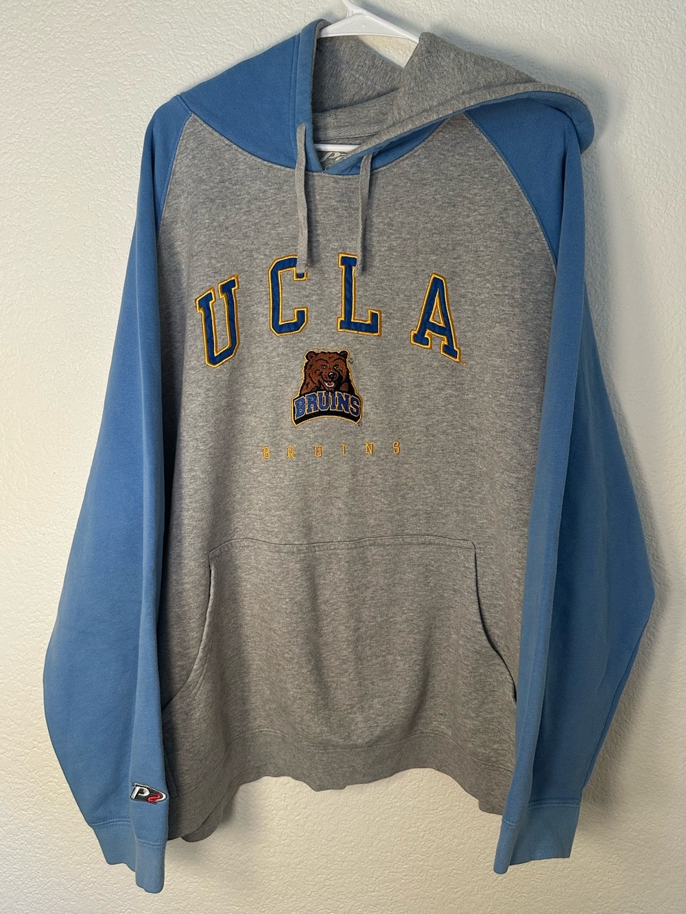 UCLA Bruins Men’s 2XL Hoodie Gray Blue Pullover Sweatshirt Pro Player P2